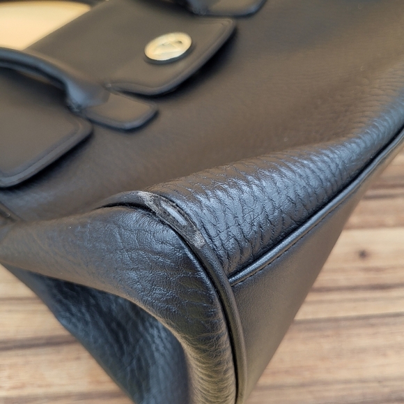 Vera New York Large Black Leather Tote/Handbag with Side Snap & Sig Logo Lining - Picture 7 of 13